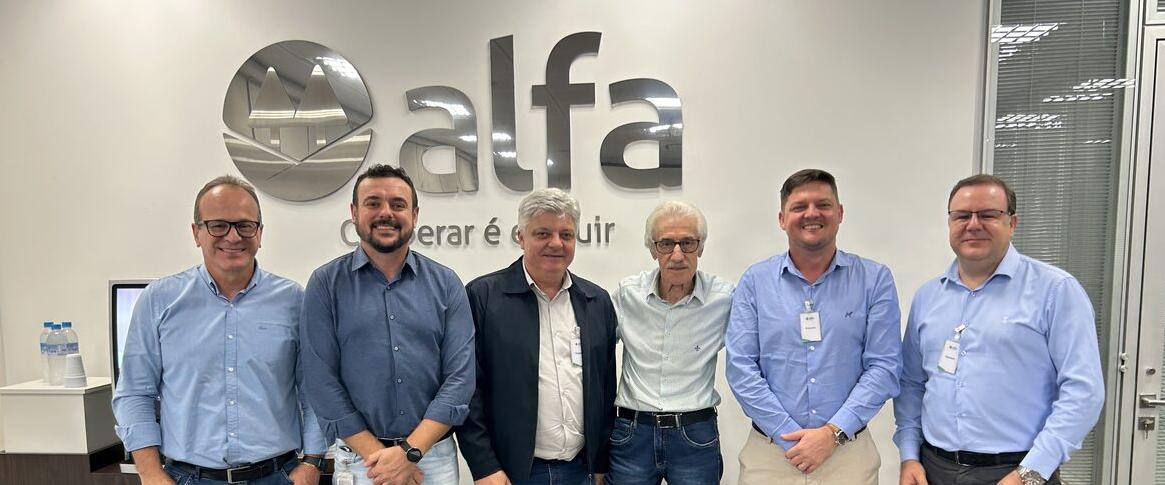 Prefeitos da AMZOP realizam visita institucional à sede da CooperAlfa