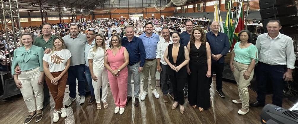 Prefeitos prestigiam as comemorações de 37 anos de Pinhal 