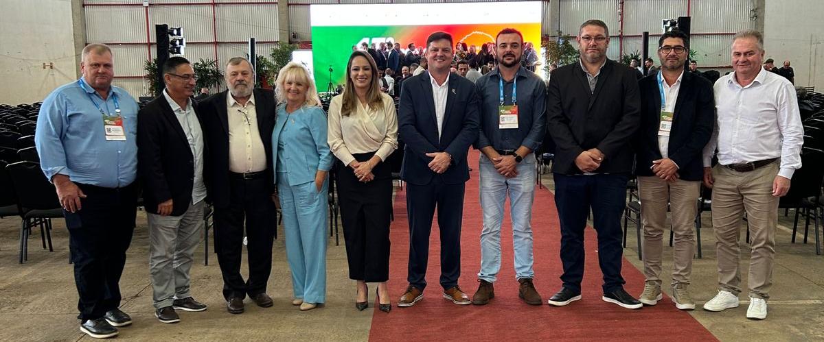 Lideranças da AMZOP assumem cargos na nova diretoria da FAMURS durante o 43º Congresso dos Municípios do RS